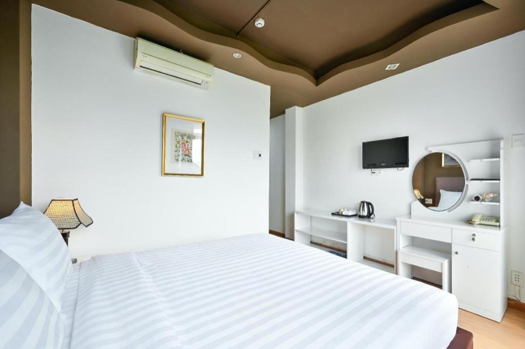 The Noble Swan Wood Park Hotel Cidade de Ho Chi Minh Exterior foto